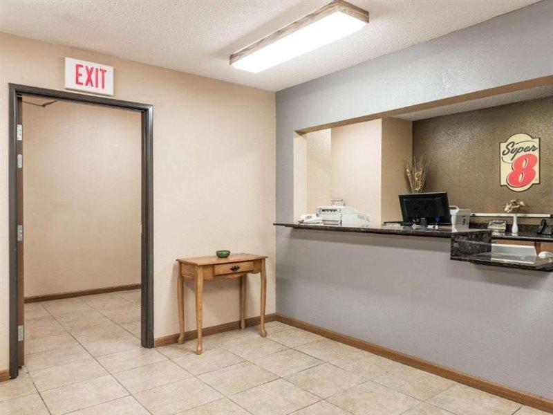 Super 8 By Wyndham Greenville מראה חיצוני תמונה