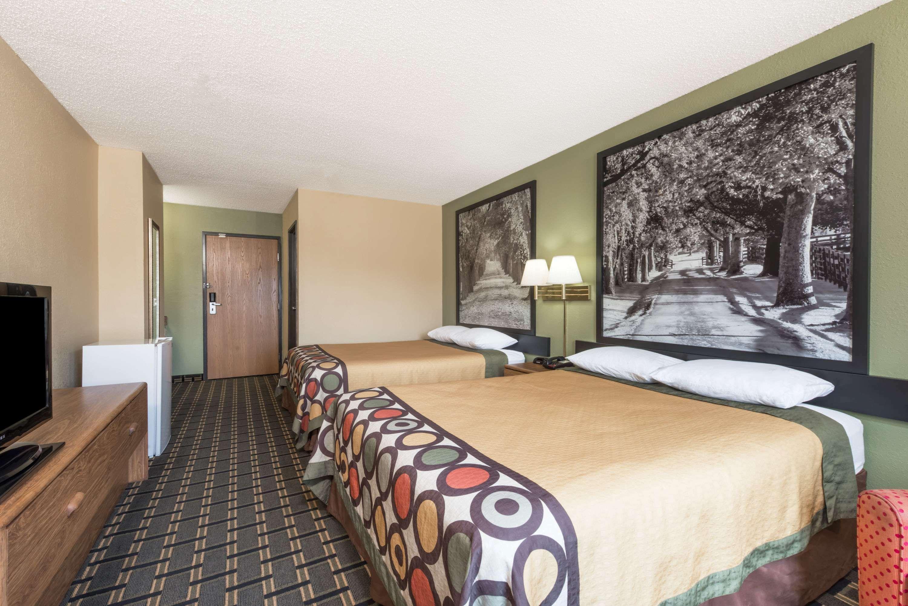 Super 8 By Wyndham Greenville מראה חיצוני תמונה
